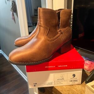 True Craft cognac bootie new in box size 9